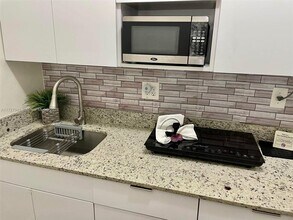 8975 SW 156th St-Unit -2 in Palmetto Bay, FL - Building Photo - Building Photo