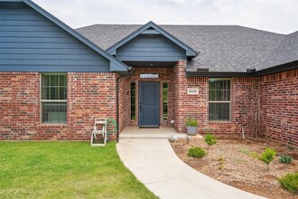 104740 Pimlico Pass in Mcloud, OK - Foto de edificio - Building Photo