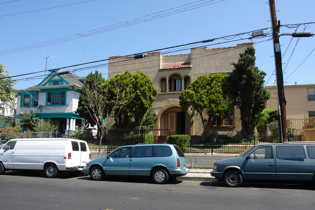 2723 San Marino St in Los Angeles, CA - Building Photo