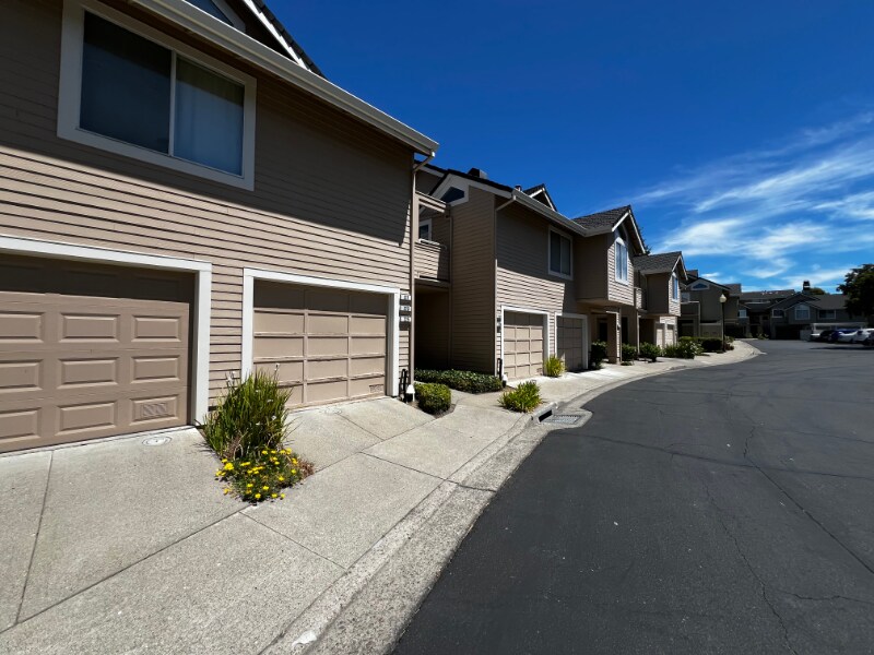 229 Sunset Dr in Hercules, CA - Building Photo