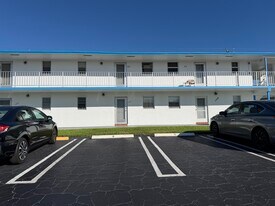 1113 Lake Terrace in Boynton Beach, FL - Building Photo