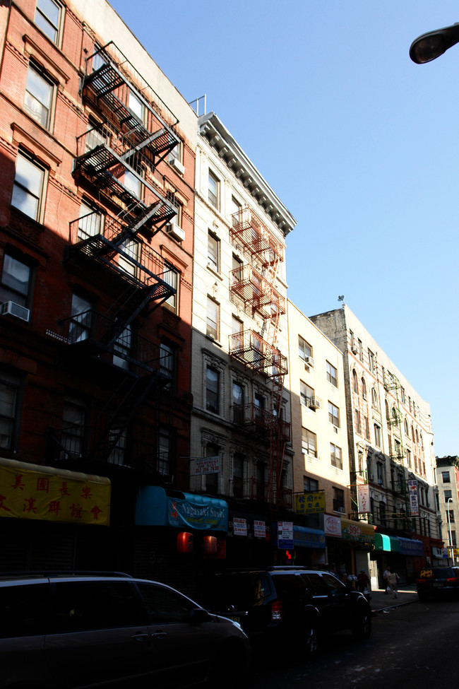 111 Eldridge St in New York, NY - Foto de edificio - Building Photo
