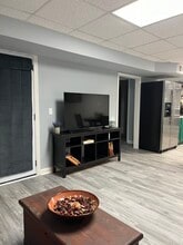 2013 Addison Rd NE, Unit Spacious Private Unit in Marietta, GA - Foto de edificio - Building Photo