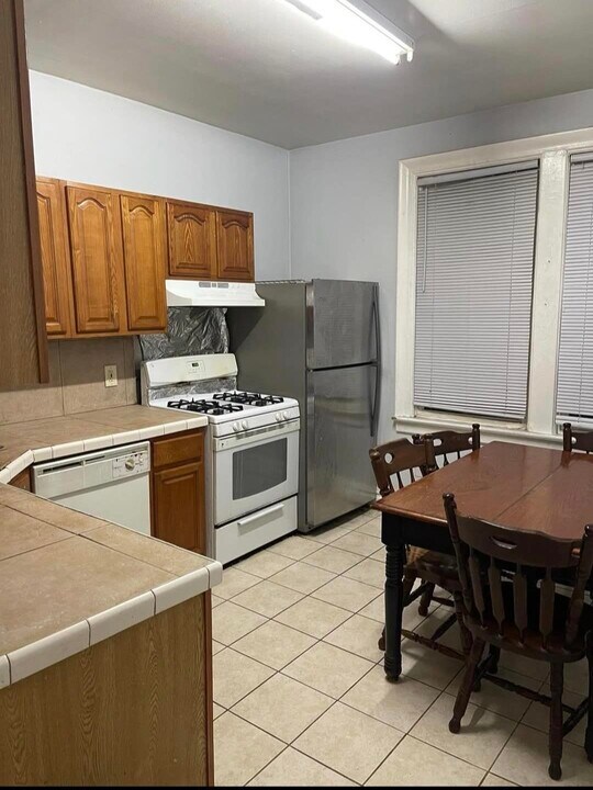 275 Manhattan Ave in Jersey City, NJ - Building Photo