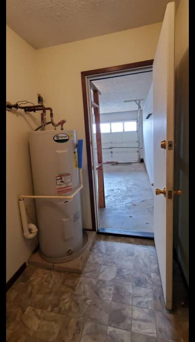 5112 Shadylane Dr in Midland, TX - Foto de edificio - Building Photo