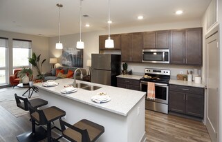 River House in Indianapolis, IN - Building Photo