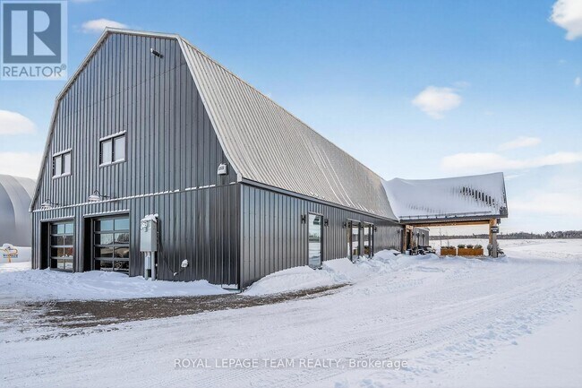 877 Huntmar Dr in Ottawa, ON - Building Photo - Building Photo