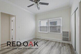 2743 San Marino St, Unit 207 in Los Angeles, CA - Building Photo