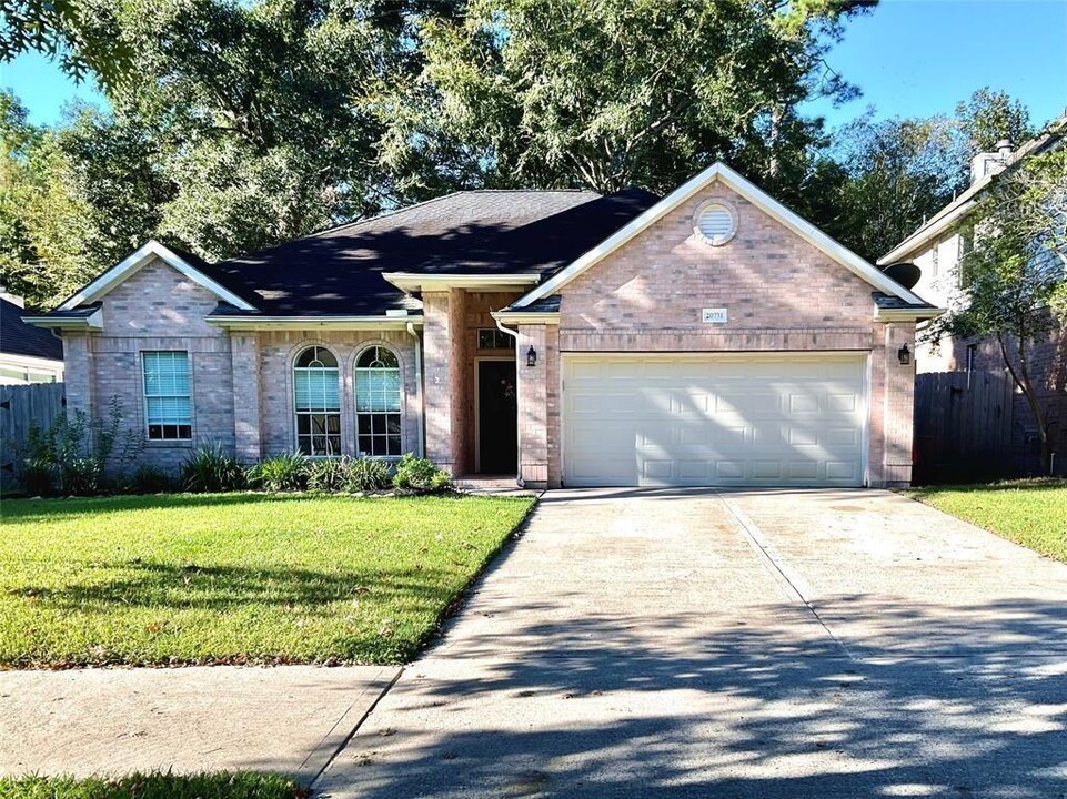 20731 Water Point Trail in Humble, TX - Foto de edificio