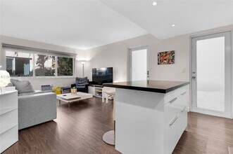 1117 Meridian Ave in Miami Beach, FL - Building Photo - Building Photo