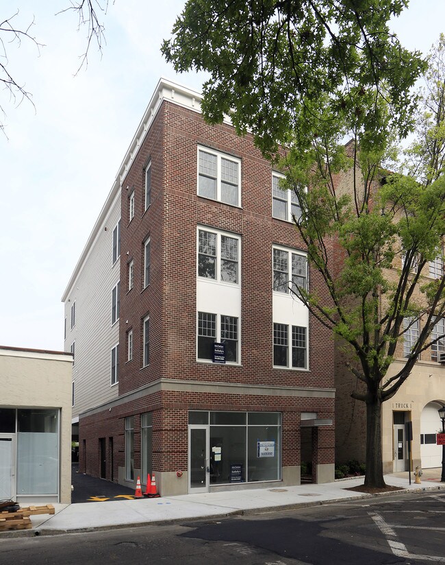 211 Fifth Ave in Pelham, NY - Building Photo - Building Photo