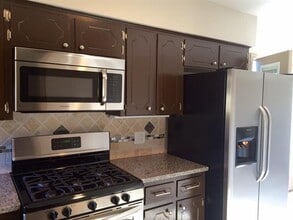 1416 Elms Rd in Irving, TX - Foto de edificio - Building Photo