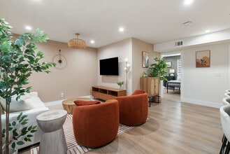 1341 N Mariposa Ave in Los Angeles, CA - Building Photo - Building Photo