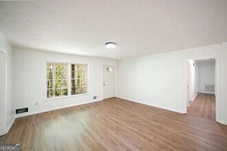 325 Segrest Cir in Athens, GA - Building Photo - Building Photo