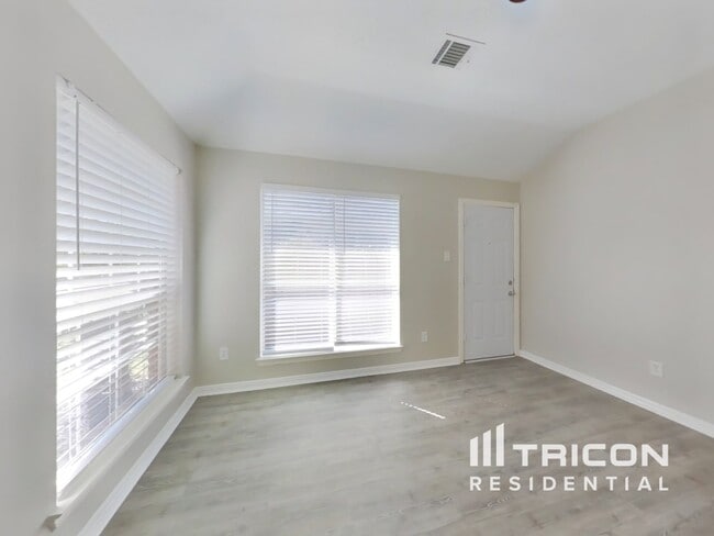 24307 Hard Wood Dr in Huffman, TX - Building Photo - Building Photo