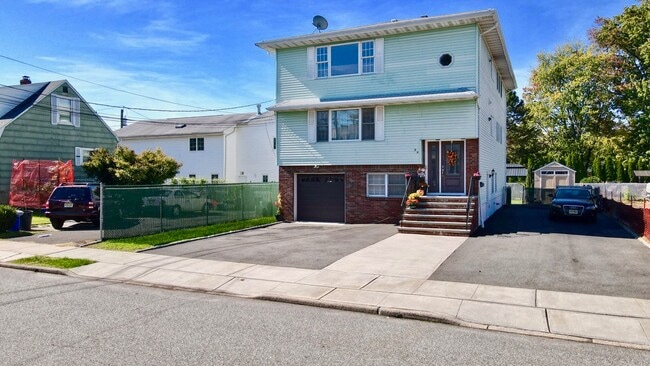 24 Gall Ave, Unit 2