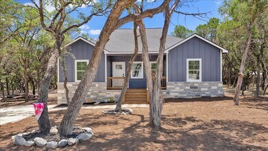 248 Brushy Crk Trl in Bandera, TX - Foto de edificio - Building Photo
