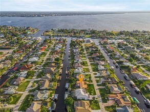5325 Delano Ct in Cape Coral, FL - Foto de edificio - Building Photo