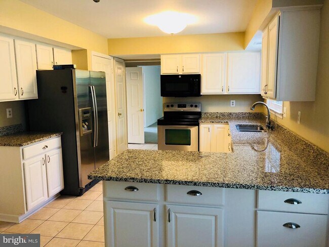15860 Montview Dr in Montclair, VA - Building Photo - Building Photo