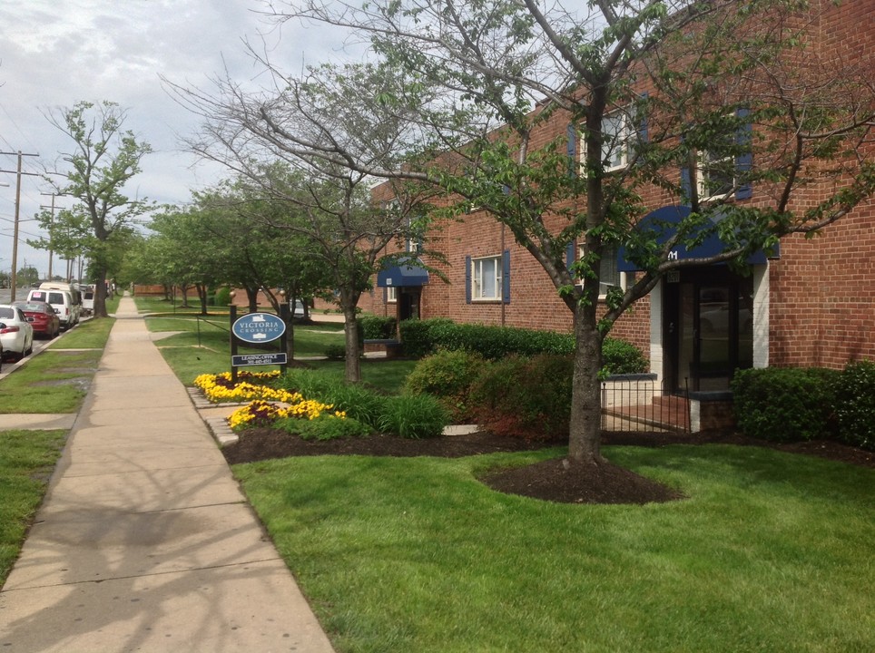 Victoria Crossing Apartments in Langley Park, MD - Foto de edificio