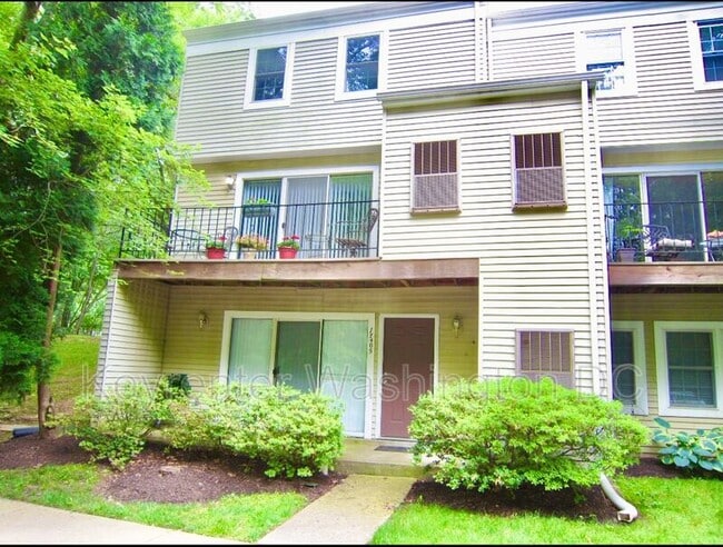 property at 17405 Pipers Way