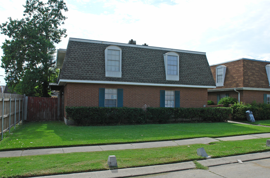 2724 Houma Blvd in Metairie, LA - Building Photo