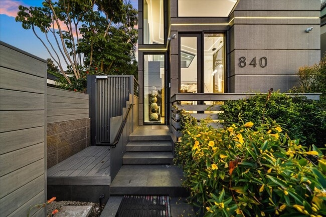 840 California Ave in Los Angeles, CA - Building Photo - Building Photo