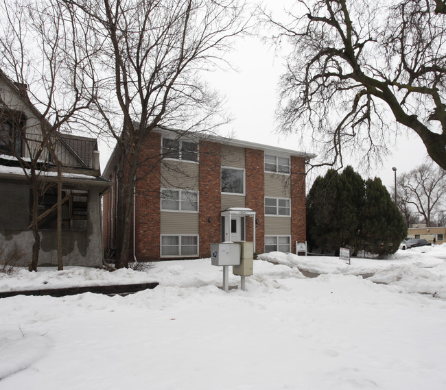 1341 E St in Lincoln, NE - Foto de edificio - Building Photo