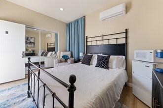 2521 W California St in Santa Ana, CA - Building Photo - Building Photo