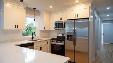 28 Grosvenor Ave in Providence, RI - Building Photo - Building Photo