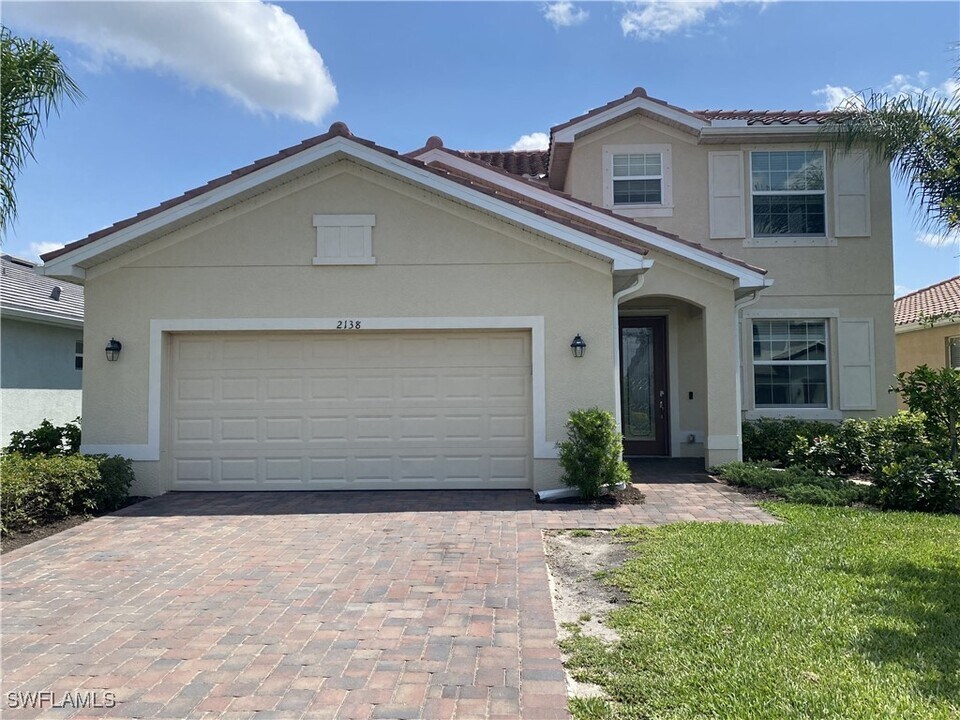 2138 Clementine St in Naples, FL - Building Photo