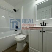 4404 97th Ave W-Unit -2 in University Place, WA - Building Photo - Building Photo