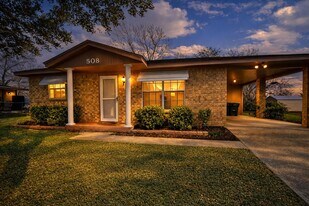 508 Mahan Ave in Wharton, TX - Building Photo