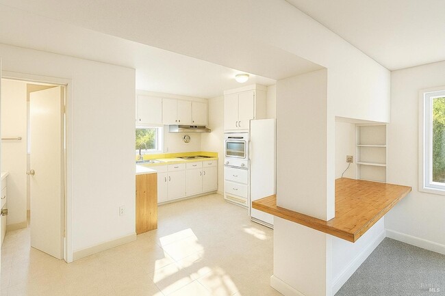 34 Sunrise Ave in Mill Valley, CA - Foto de edificio - Building Photo