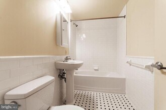 412 S 13th St in Philadelphia, PA - Building Photo - Building Photo