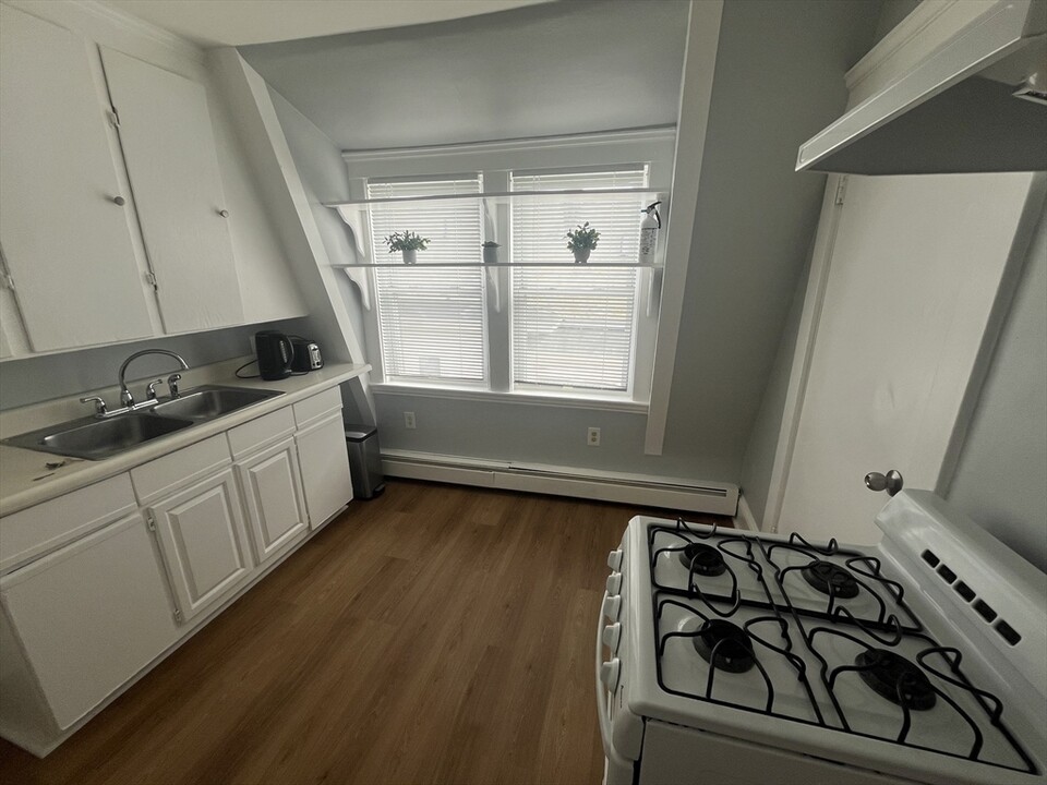 21 Harbor St in Salem, MA - Building Photo