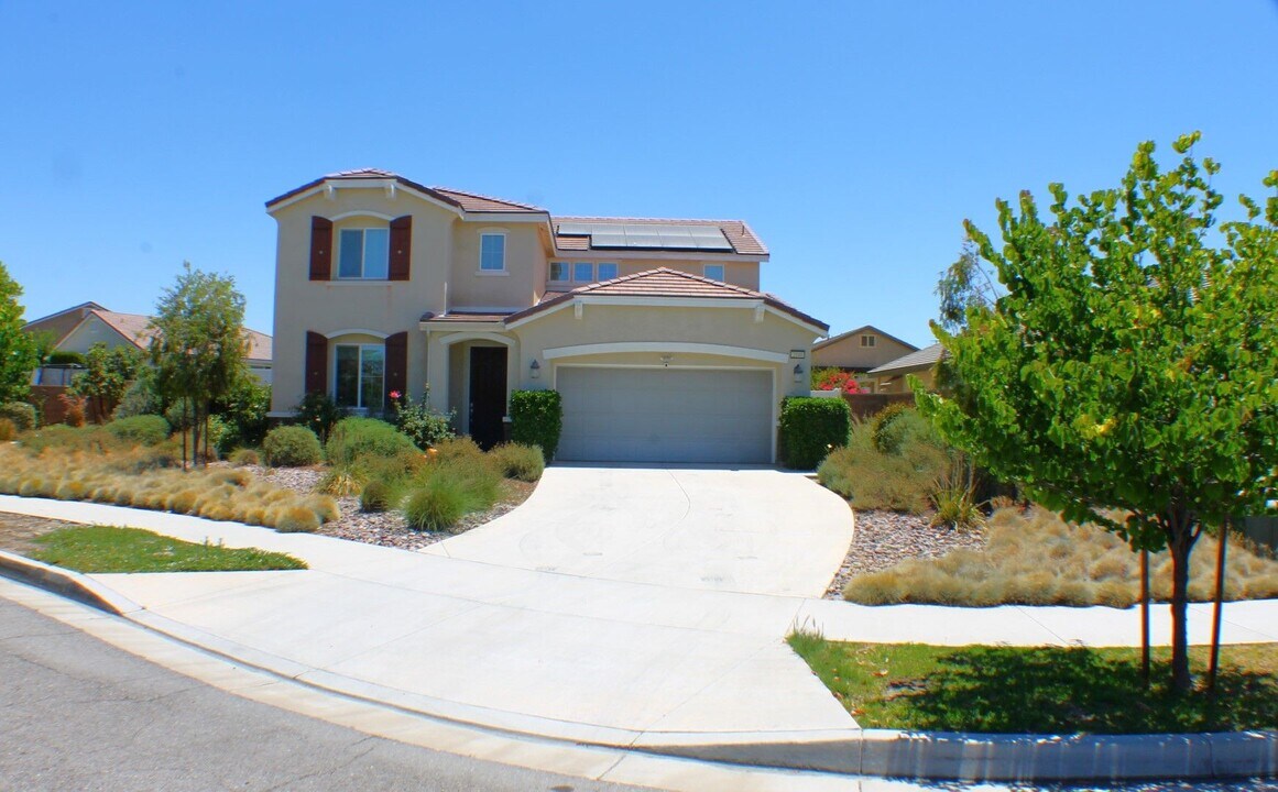 2040 Citron Ct in Redlands, CA - Building Photo