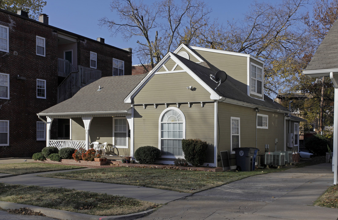 1218 S Frankfort Ave in Tulsa, OK - Building Photo