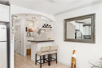 106 E Campeche St, Unit 1A in South Padre Island, TX - Foto de edificio - Building Photo