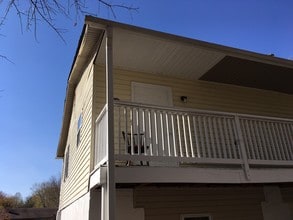 1226 Martin Cir in Hendersonville, NC - Foto de edificio - Building Photo