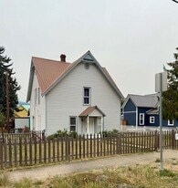 301 W 3rd St in Cle Elum, WA - Building Photo