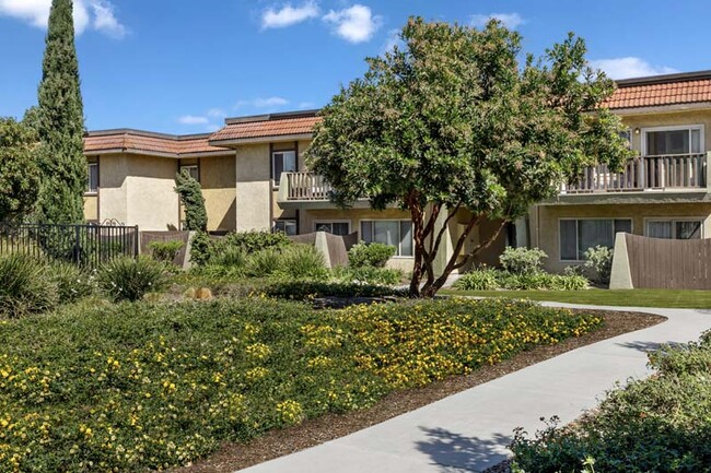 Los Arbolitos Apartments, Oxnard in Oxnard, CA - Building Photo - Building Photo