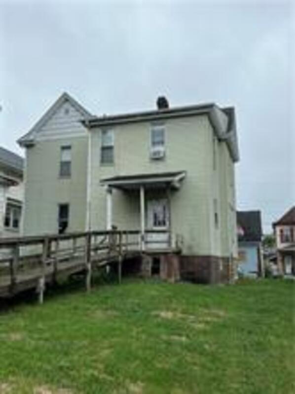 105 E Hallam Ave in Washington, PA - Building Photo - Building Photo