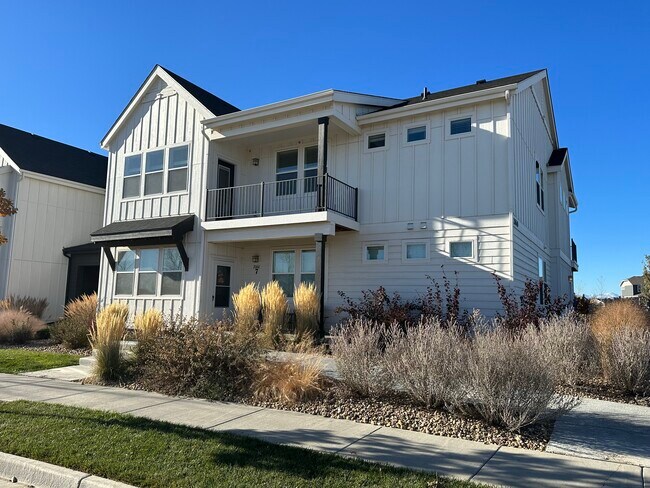 2060 Autumn Moon Dr, Unit 6 in Windsor, CO - Building Photo - Building Photo