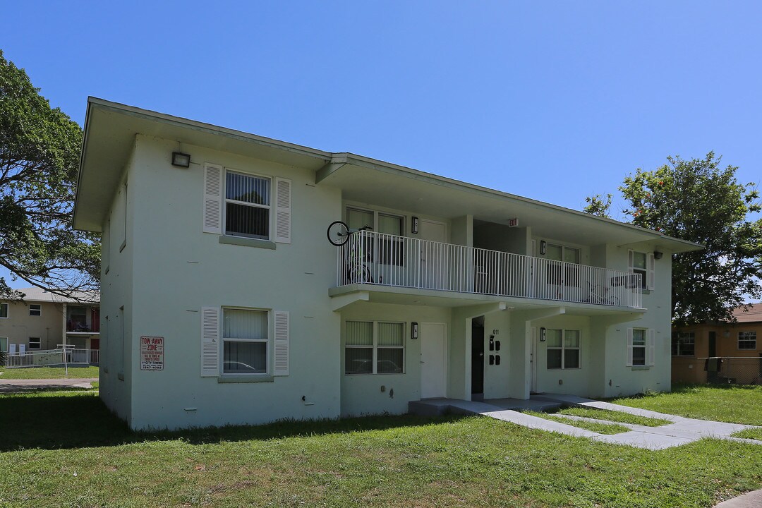 610 21st St in West Palm Beach, FL - Building Photo