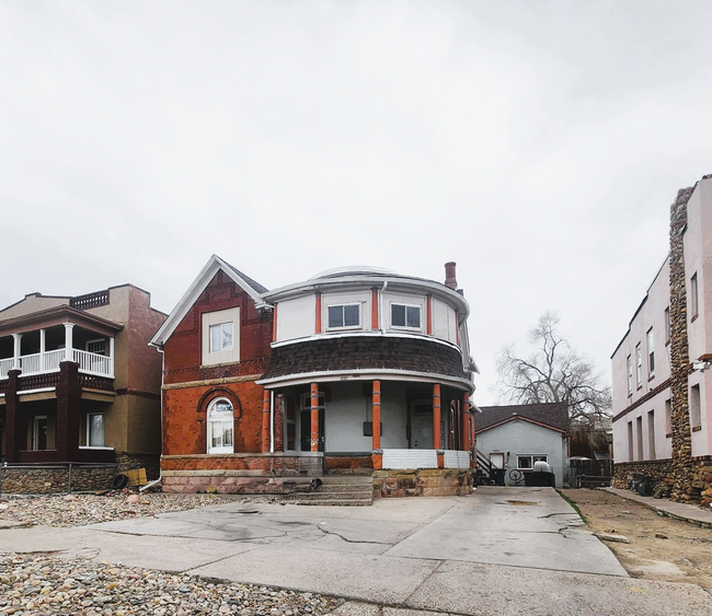 property at 1114 E 6th St