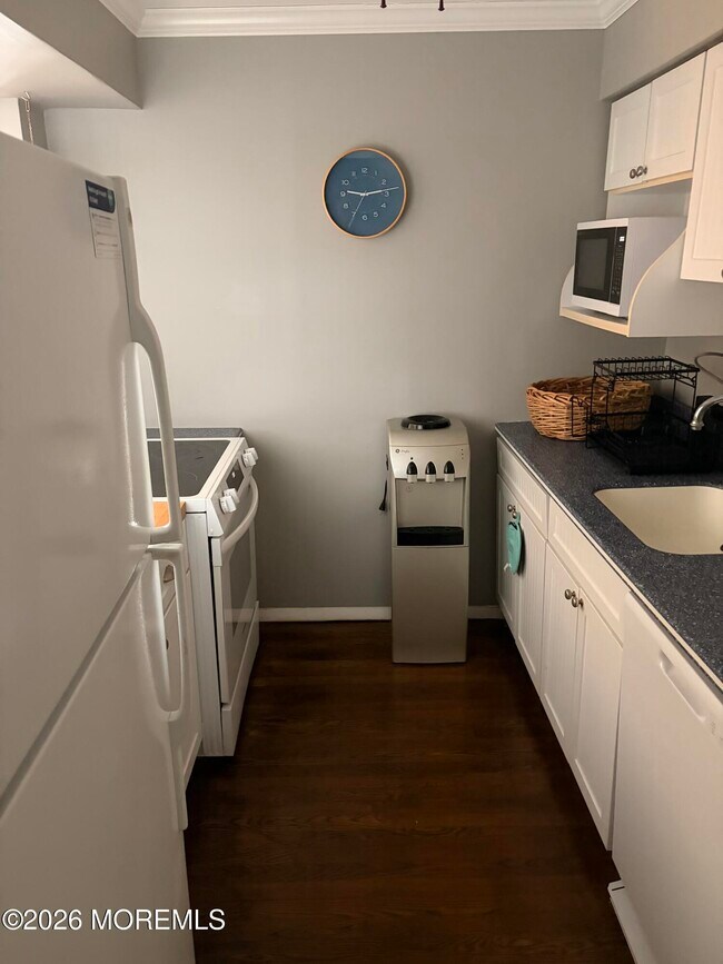 210 Fifth Ave in Belmar, NJ - Building Photo - Building Photo