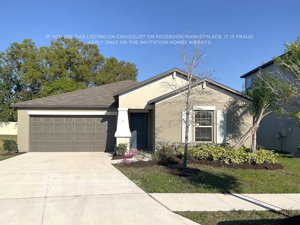 1524 Blue Rose Dr in Ruskin, FL - Building Photo