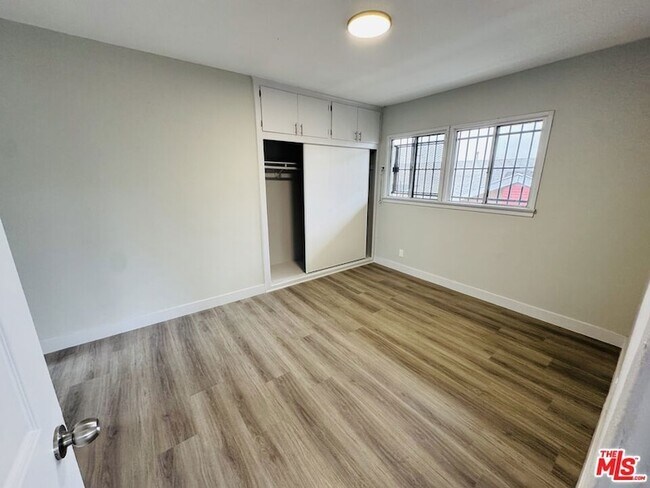 810 W 62nd St in Los Angeles, CA - Building Photo - Building Photo