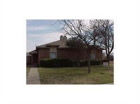 1756 Carrington Dr in Glenn Heights, TX - Building Photo